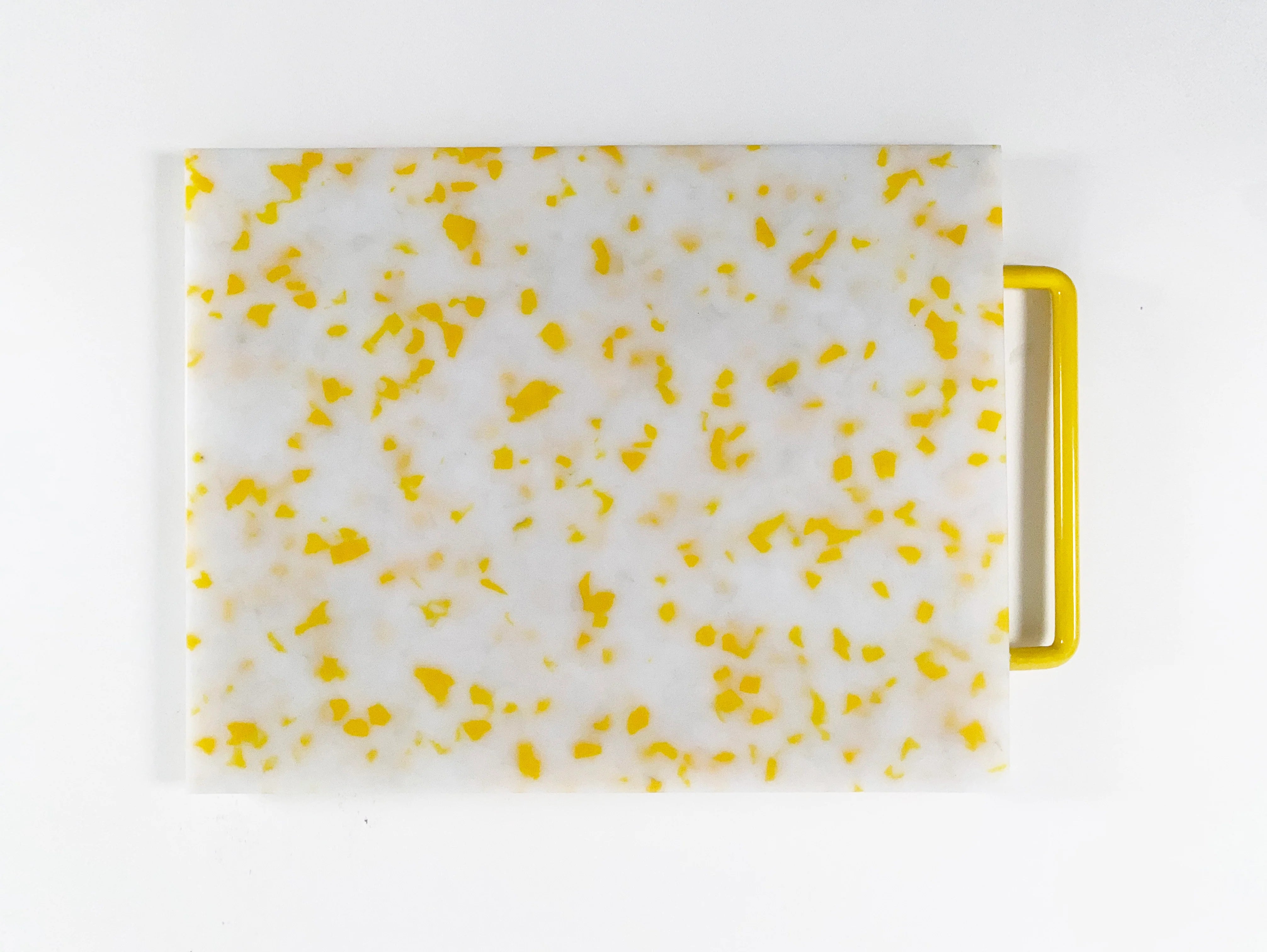 Planche à découper de confettis colorés