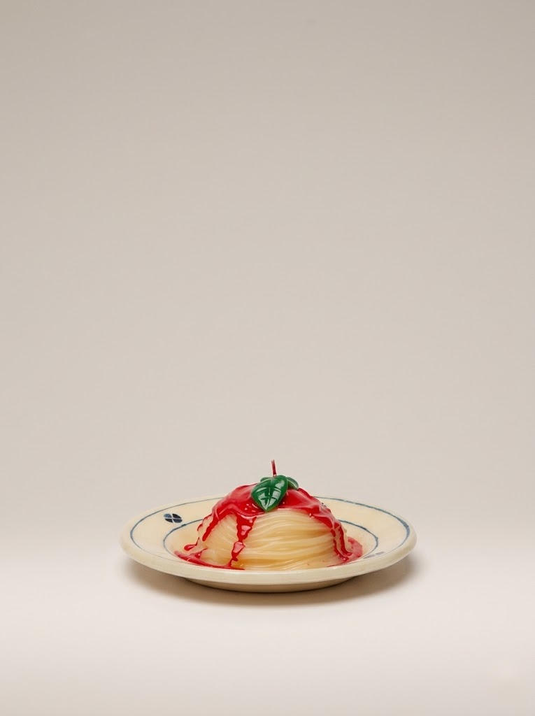 Spaghetti wax candle