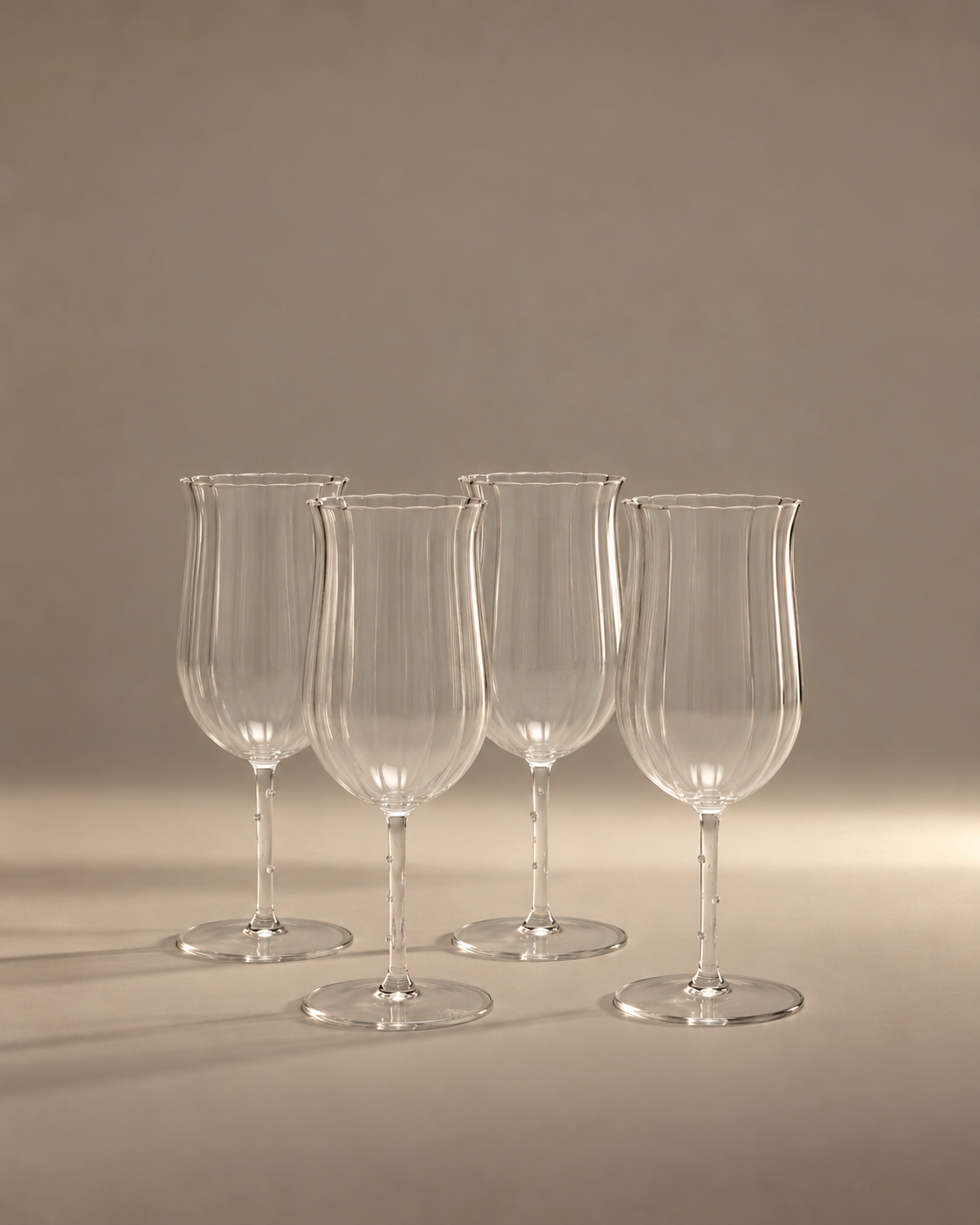 Tulip Wine Glass in clear, set of 4